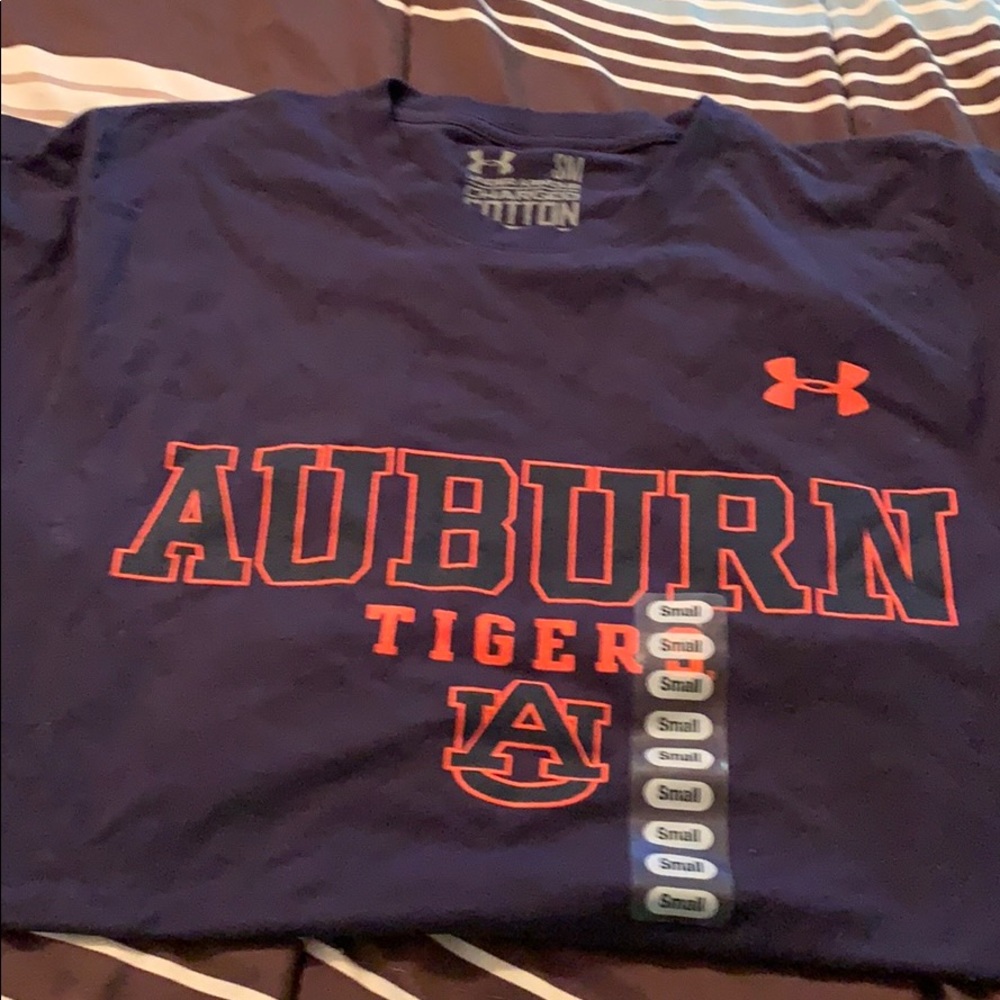 💥2/$20💥Under Armour shirt